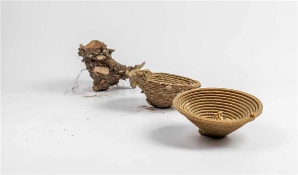 Industrial robot 3D prints artifacts out of injected resin and local sand